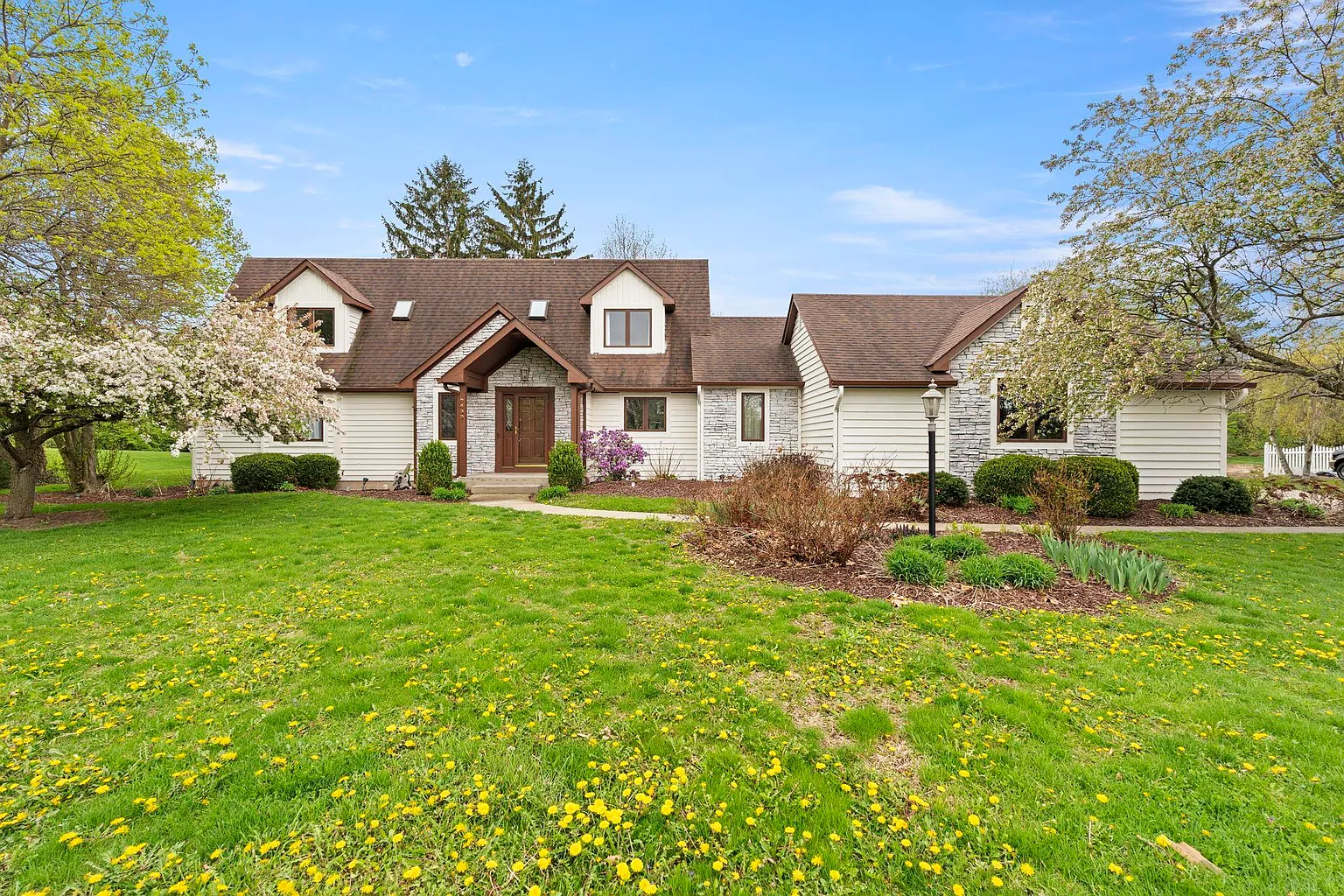 2433 Sycamore Hills Dr photo 1