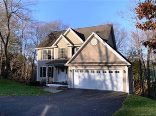 37 Ledge Rd, Plainville, CT 06062