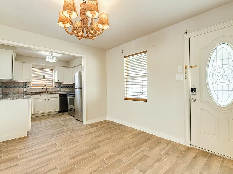 805 Seashell Dr — Photo 5