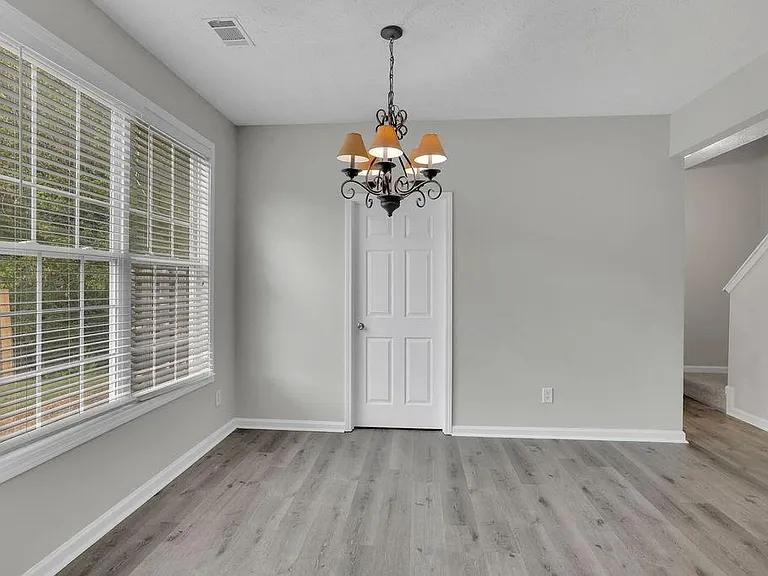 3081 Kentmere Dr — Photo 10
