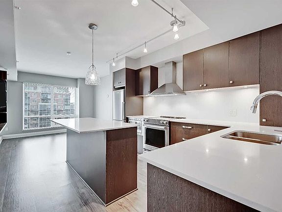 5th image of 930 S 6th Ave SW #2205