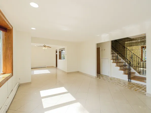 8884 17th Avenue image 5 of 31