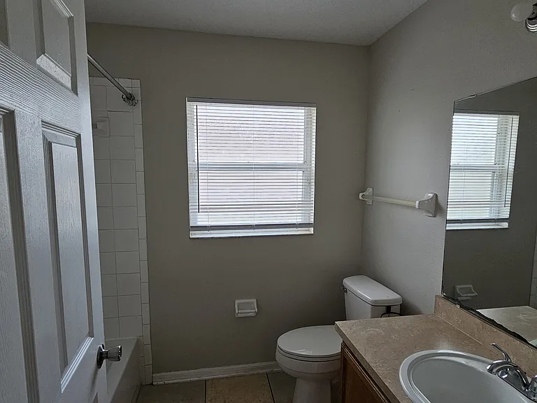 7642 Fordham Creek Ln — Photo 8