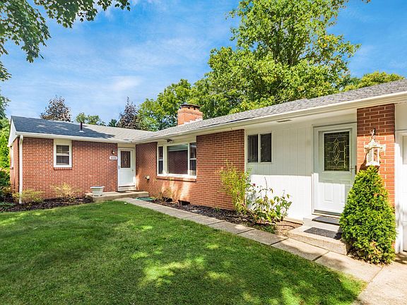 4th image of 1000 Beechview Dr S