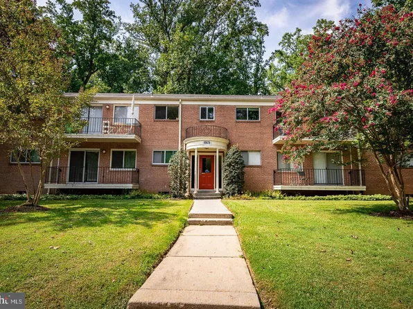 10676 Weymouth St APT 3, Bethesda, MD 20814