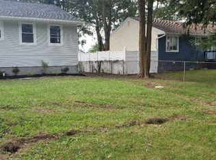 20 E Elm St, Central Islip, NY 11722