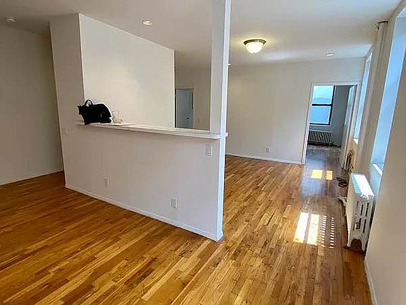 3rd image of 1720 2nd Ave APT 5B