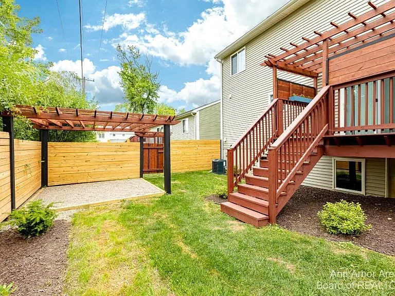 2 Maple Village Ct — Photo 19