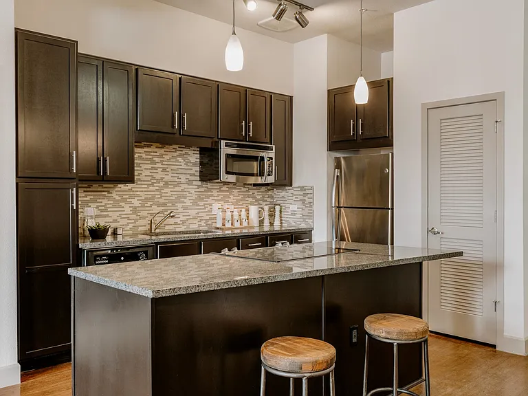 City House Apartments Kitchen and Breakfast Bar