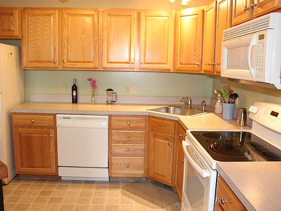 15 Green Briar Rd-Fitchburg