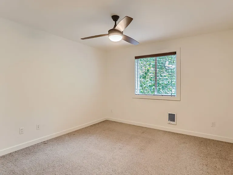 840 NE 125th St #309 — Photo 6