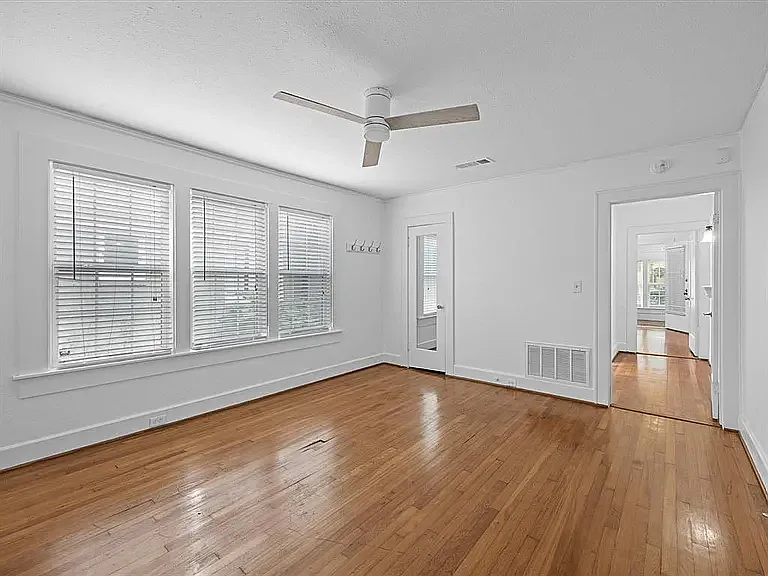 3221 Greene Ave — Photo 8