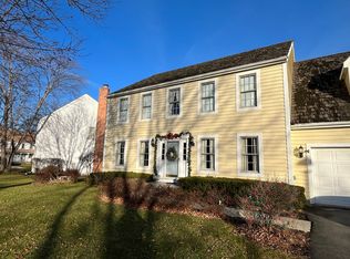 581 Long Hill Rd, Gurnee, IL 60031