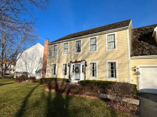 581 Long Hill Rd, Gurnee, IL 60031