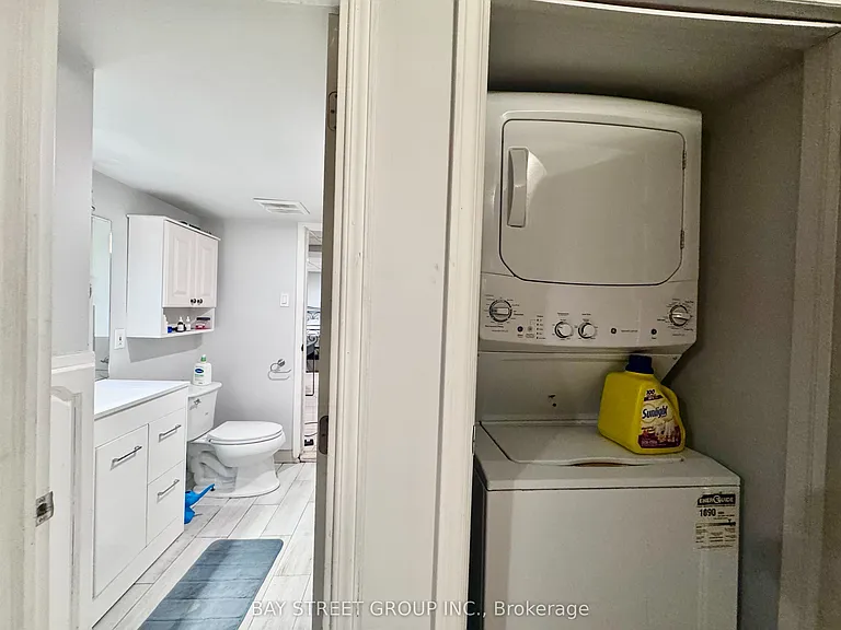 2082 Burbank Dr #LOWER — Photo 11