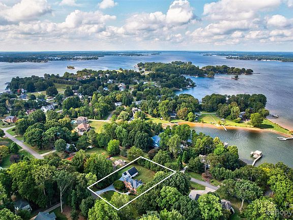4th image of 157 Lakeshore Dr