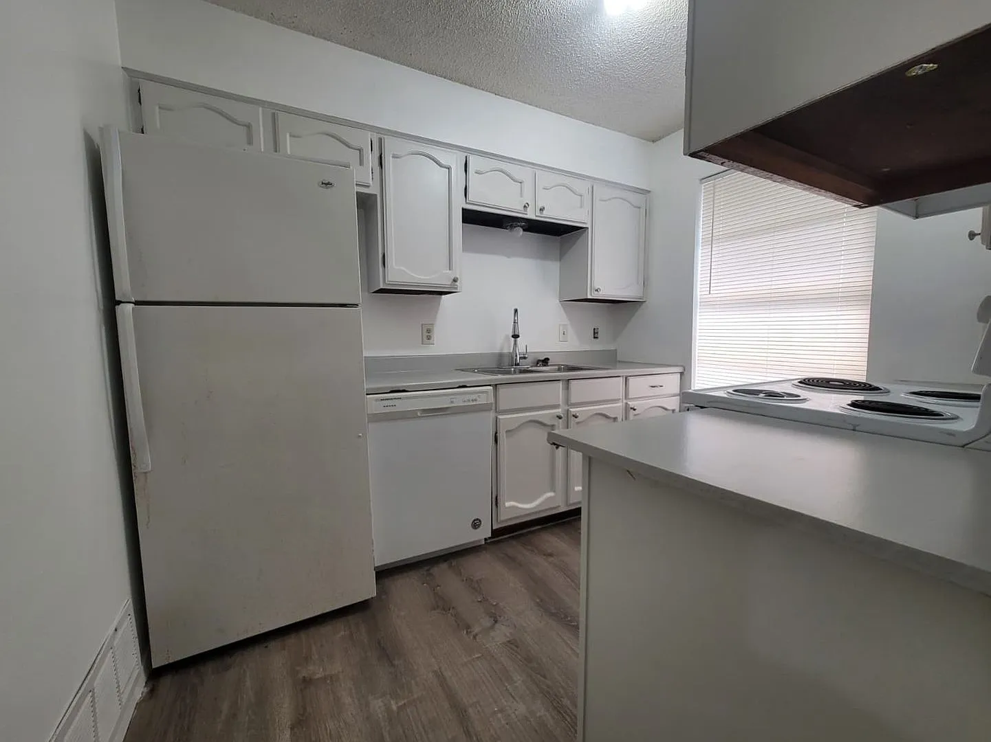 3 bed/1.5 Bath Near Lake — Photo 2