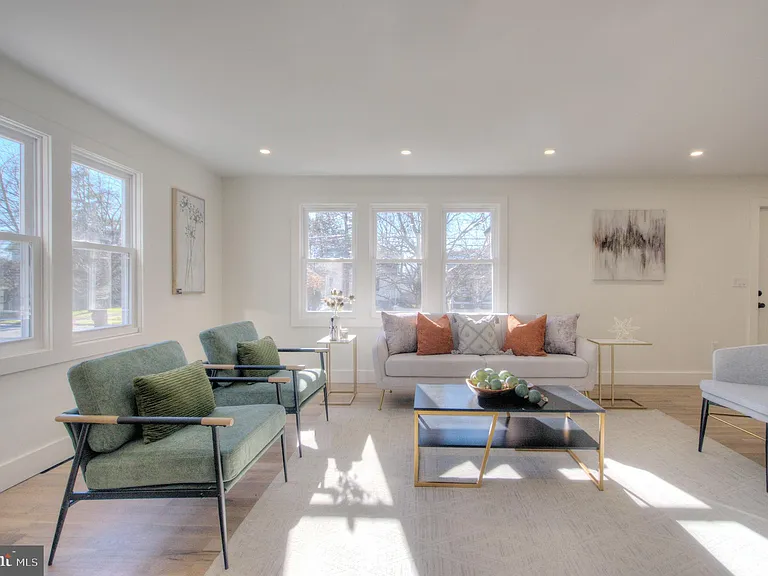 123 Park Ave — Photo 2