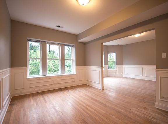 3rd image of 6438 N Seeley Ave APT 3F