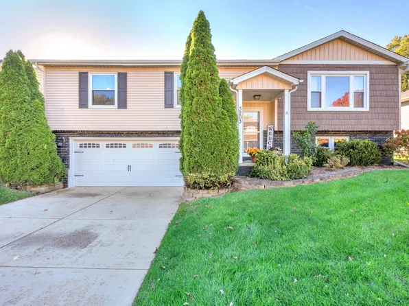3203 Parker Dr, Valparaiso, IN 46383