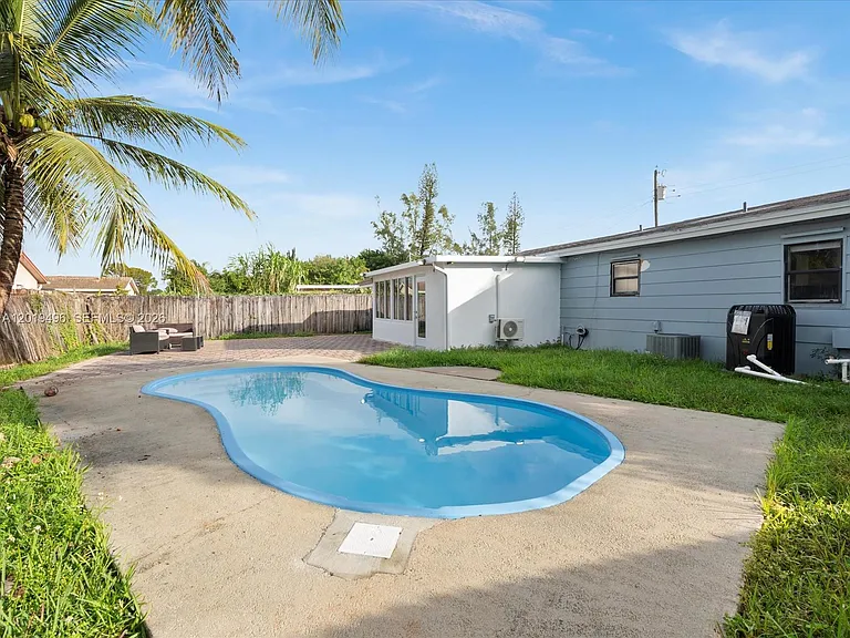 5731 SW 54th Ter — Photo 19