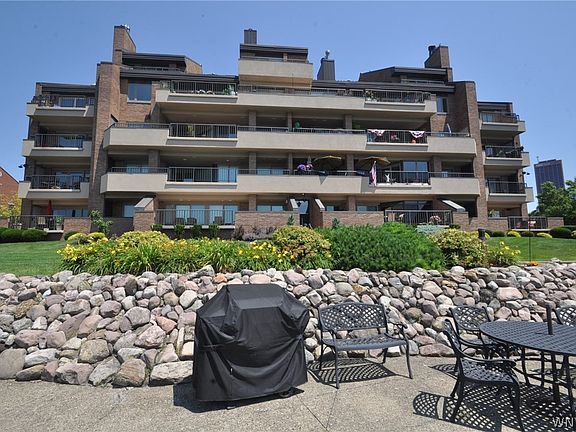 5th image of 40 Waterfront Cir