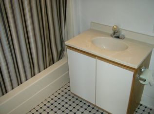 1360 W Grand Ave APT 2R, Chicago, IL 60642