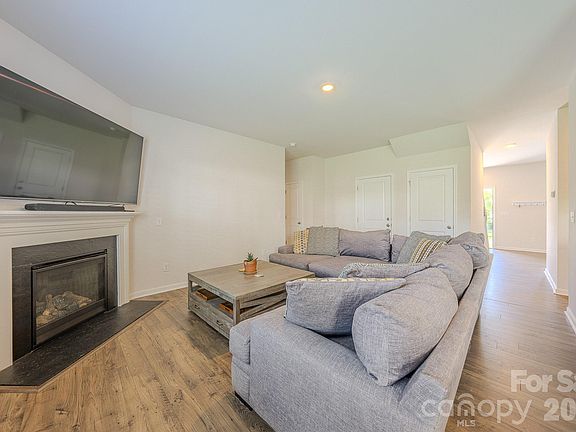 3rd image of 355 Tavernier Ln