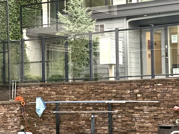 3212 SE 81st #C203, Mercer Island, WA 98040