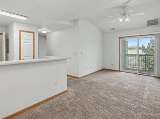 320 E 13th St #17, Pella, IA 50219