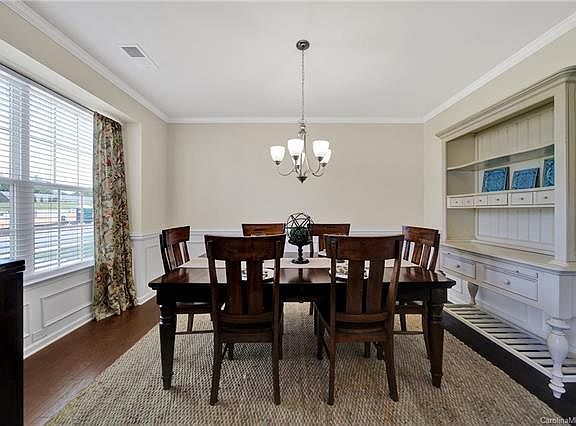 5th image of 277 Sweet Briar Dr