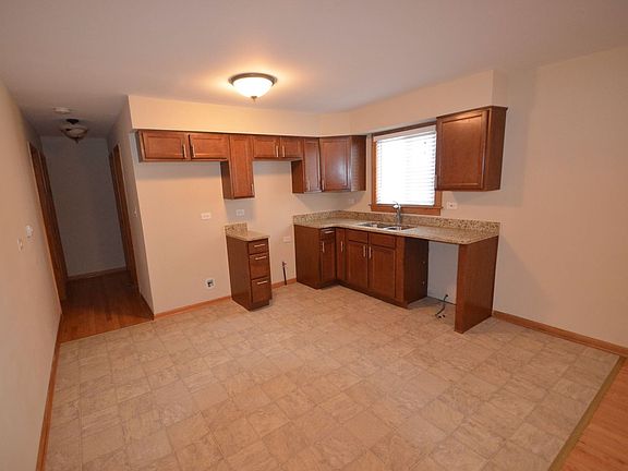 4th image of 8805 W 93rd Pl