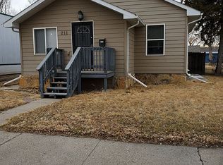 211 S Lake Ave, Miles City, MT 59301