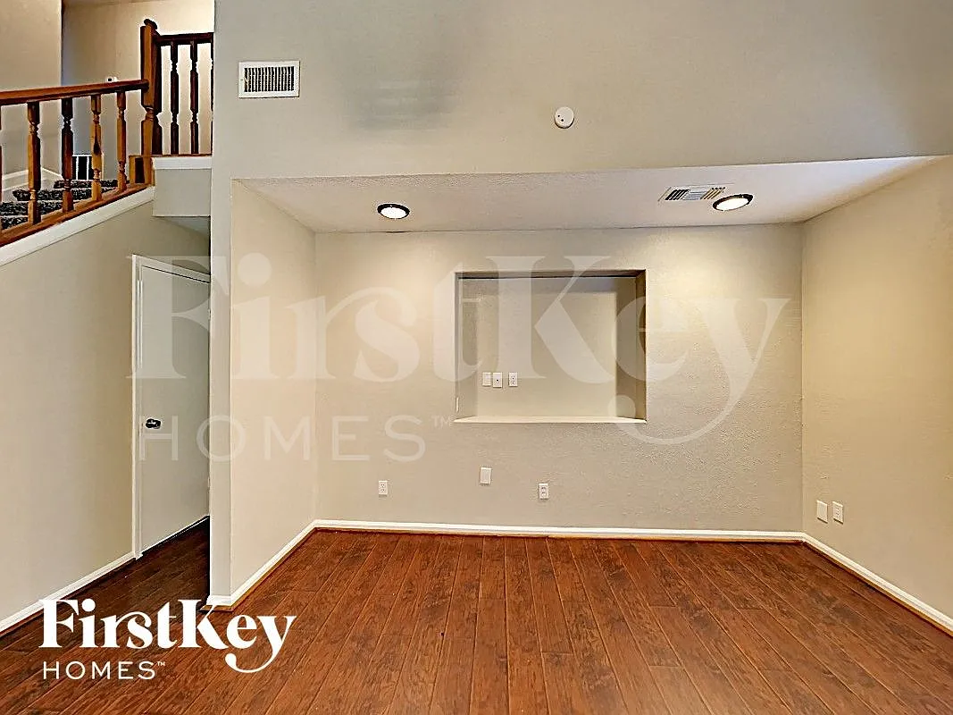 3 bed, 2.5 bath, 1627 sqft, $1,900 — Photo 4