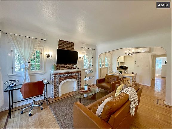 3rd image of 1118 10th St #C