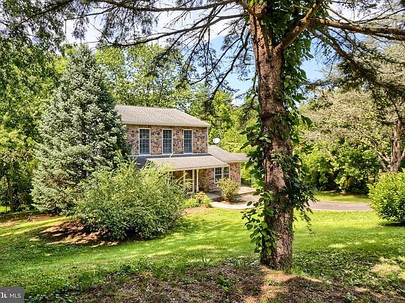 3rd image of 535 Ruby Rd
