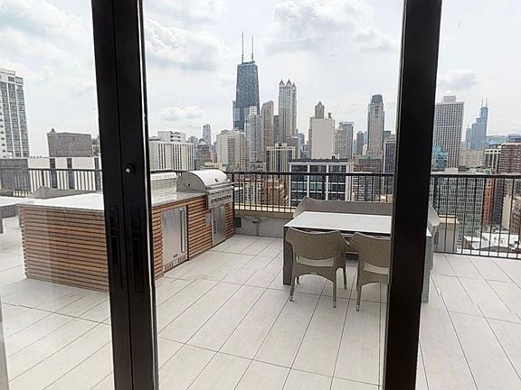 4th image of 1293 N Astor St #66bjf94sk
