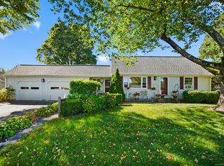 7 Oakwood St, Enfield, CT 06082