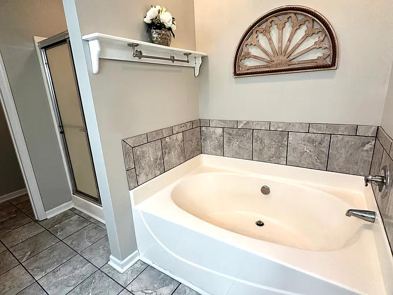 877 Tyler Woods Dr — Photo 16