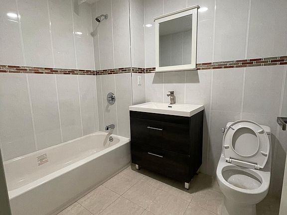 4th image of 13812 Northern Blvd APT 4A