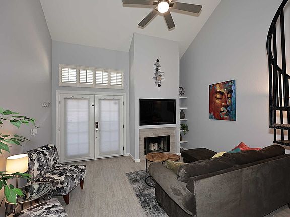 Great Rm Soaring ceilings, fireplace 55" New LG TV