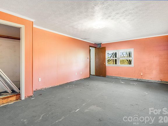 24th image of 770 Echo Hill Dr