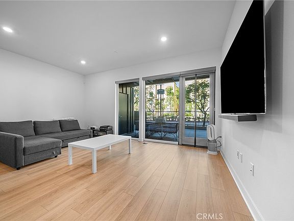 2nd image of 1105 Rivington