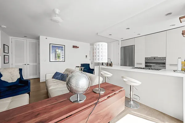Living room, photo 5