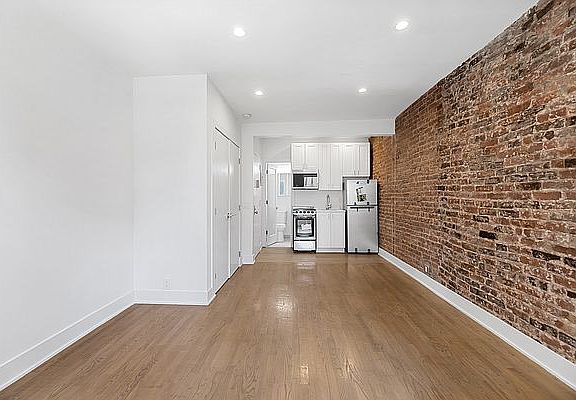 2nd image of 188 E 93rd St APT 1O