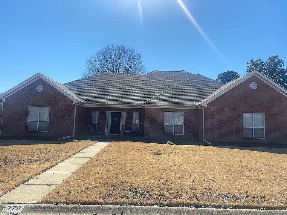 1st image of 370 Castlegate Dr