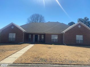 370 Castlegate Dr, Conway, AR 72034