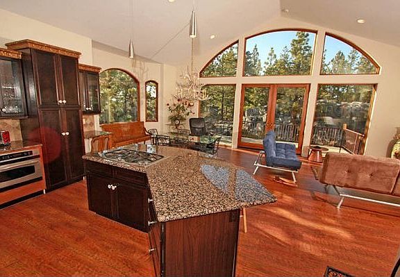 2nd image of 1372 Donner Ln