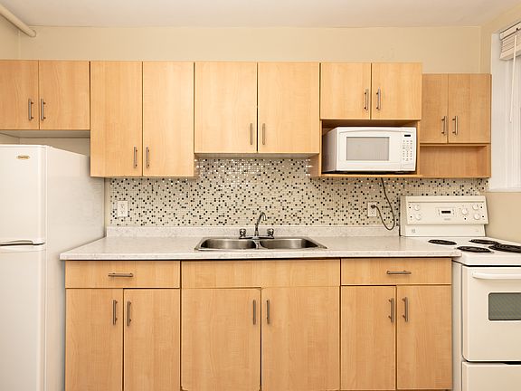2nd image of 331 Marion St #2