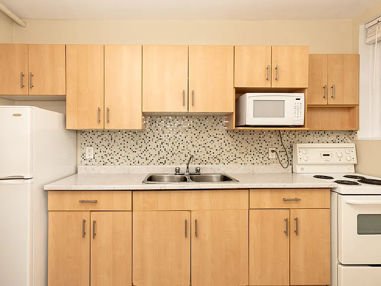 331 Marion St #2 — Photo 2
